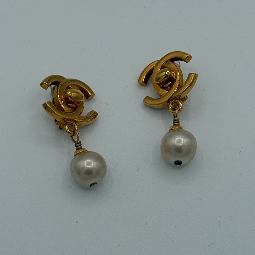 CHANEL Gold and Pearl Drop Earrings